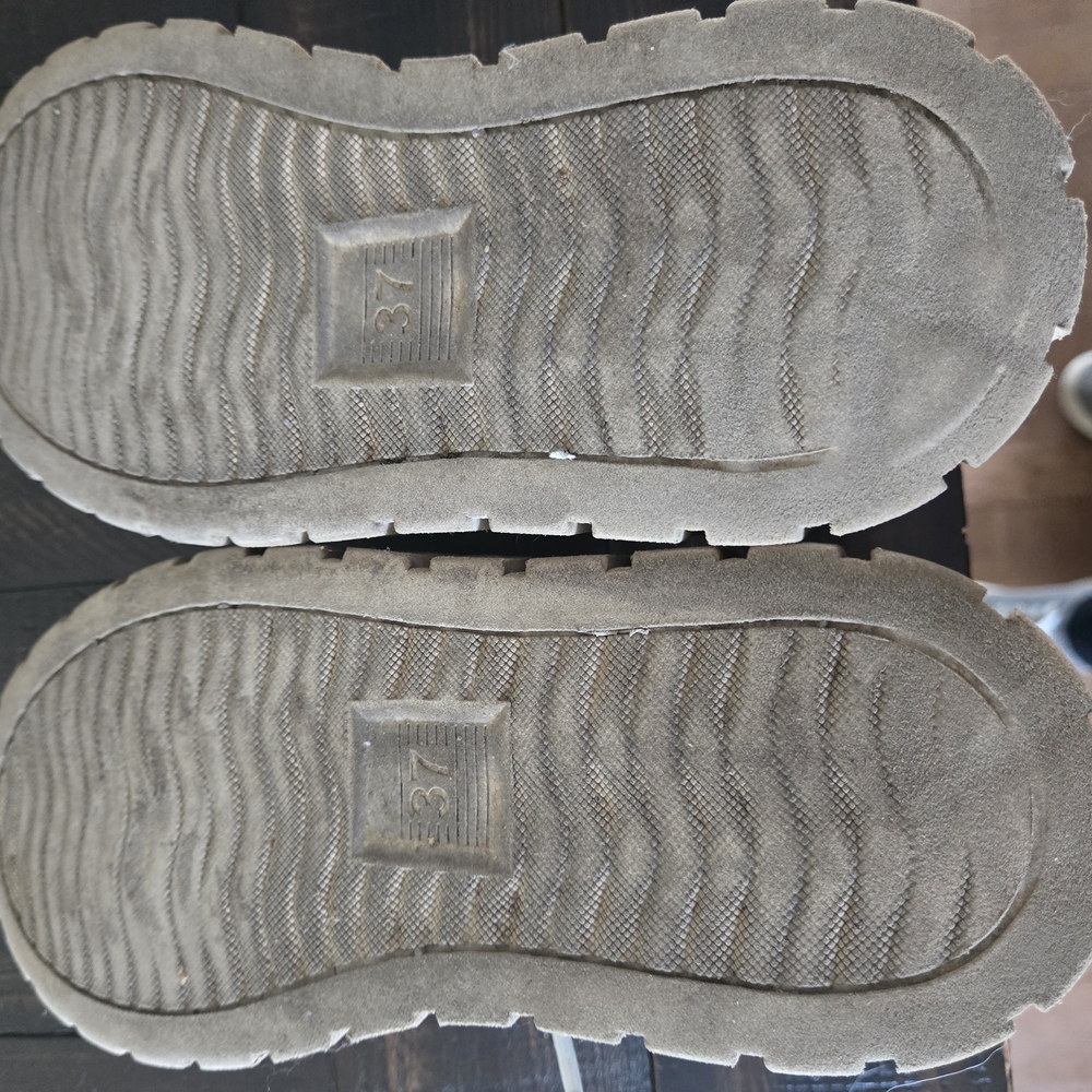 Bueno brand blue suede shoes size 37